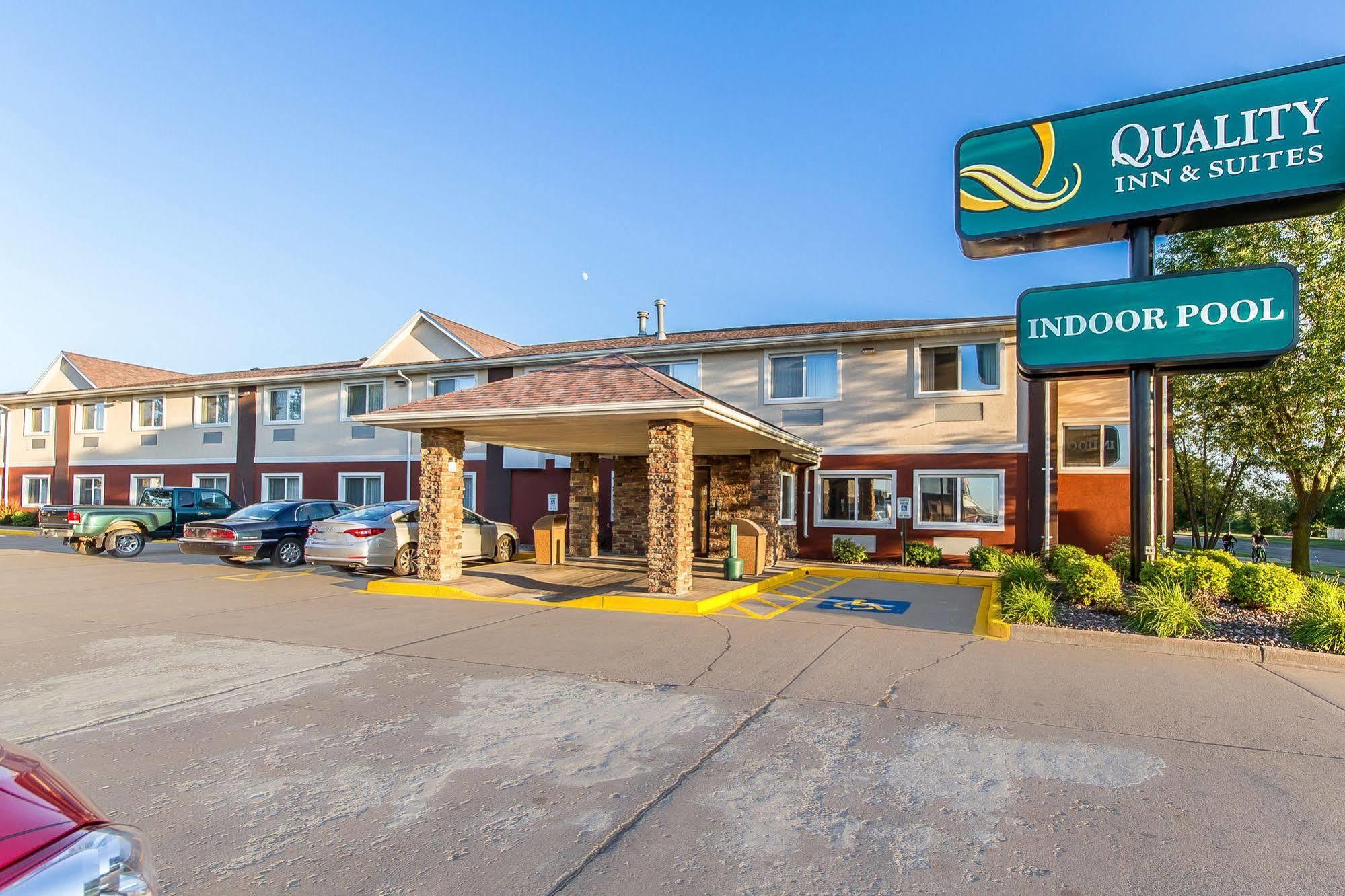 Quality Inn & Suites Eau Claire Εξωτερικό φωτογραφία